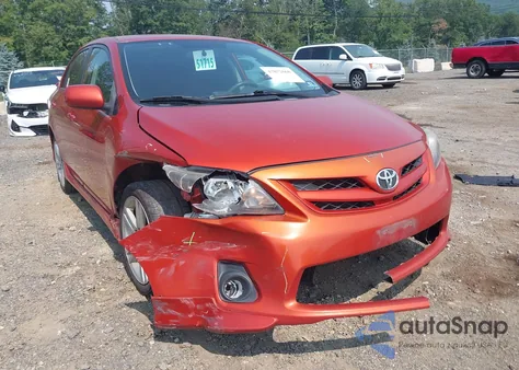 2013 Toyota Corolla S Special Edition z USA, uszkodzony, nr VIN 2T1BU4EE2DC091339
